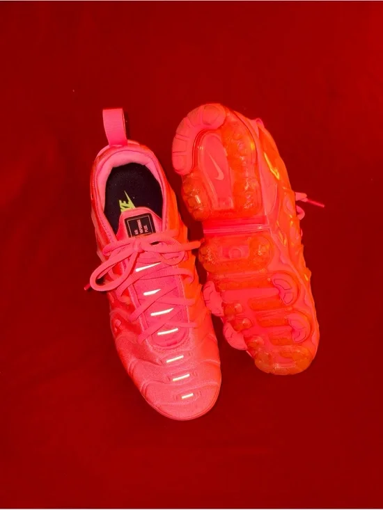 Nike Pink VaporMax Plus Women's Sneakers - Picture 2 of 4